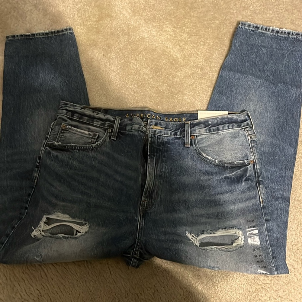 NWT American Eagle Men’s distressed Relaxed Taper denim blue jeans